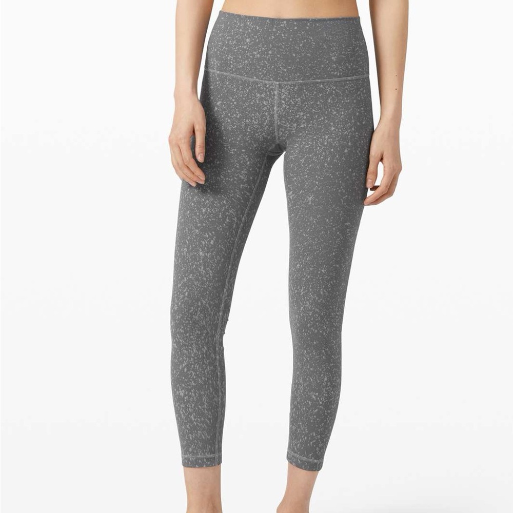 Like New Lululemon Wunder Under HR Tight *Spray 25”, Size 6